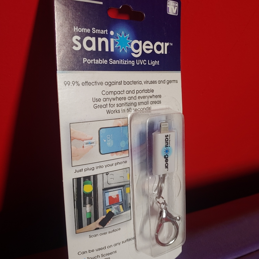 Portable sanitizing UVC light